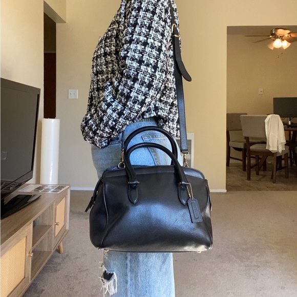 Coach 4410 - Picture 16 of 17